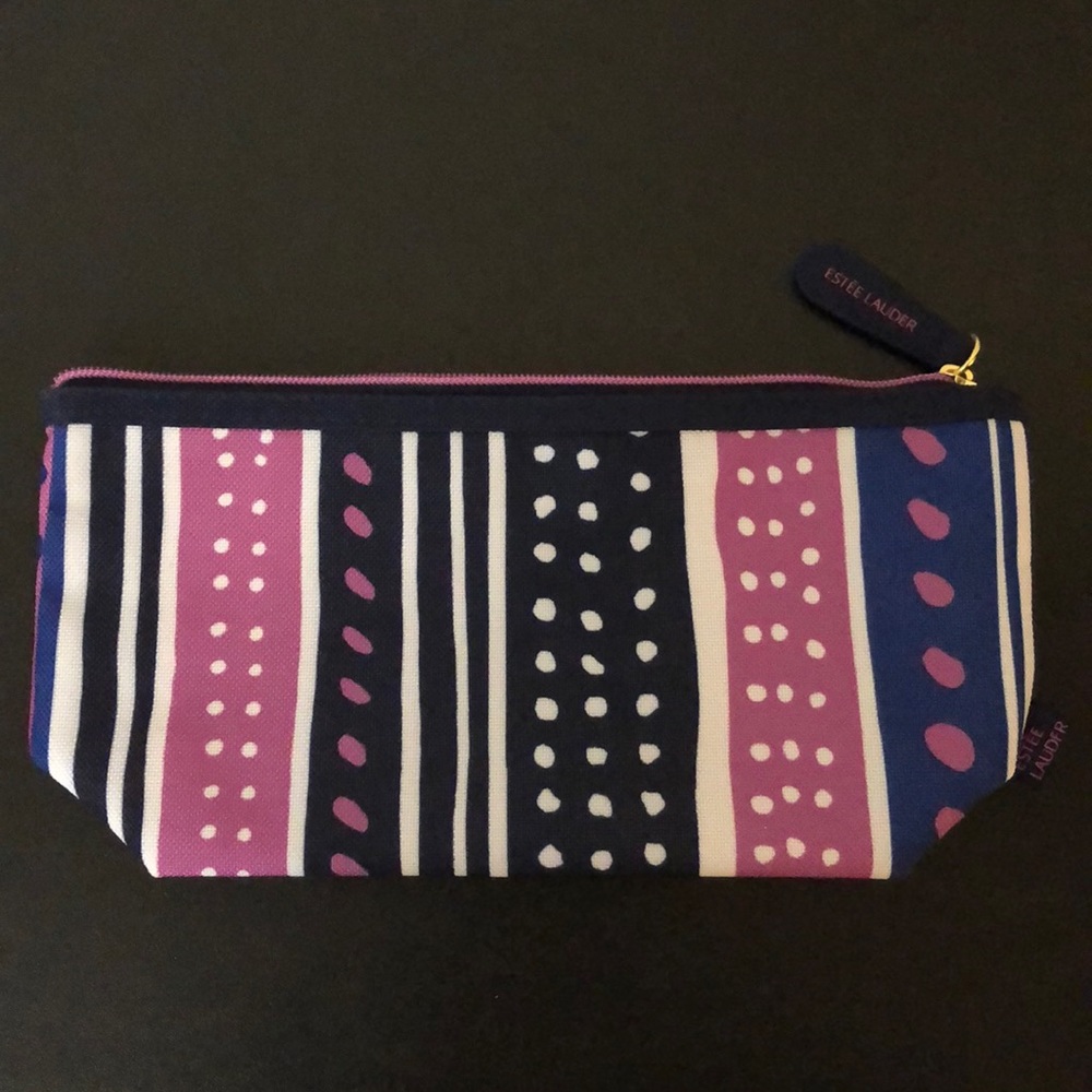 Free Estée Lauder Cosmetic Bag with $25 Cosmetic Purchase